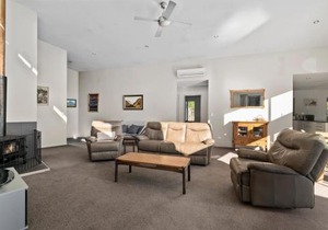 Hikuwai Family Retreat - Albert Town Holiday Home