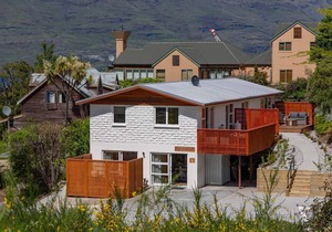 Hillside Villa 3 – Modern 2BR Walk to Town & A/C
