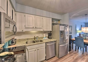 Hilton Head Condo: Beach Supplies, Walk to Shore!