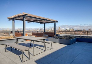 Hip Lincoln Park Studio w/Lounge, Roof & Gym, near DePaul, by Blueground
