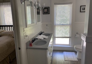 Historical Monroe Manor - Beechwood Room