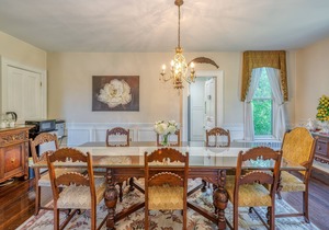 Historical Monroe Manor - Magnolia Room