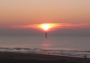 Holiday accommodation at the foot of the dunes of Petten beach.