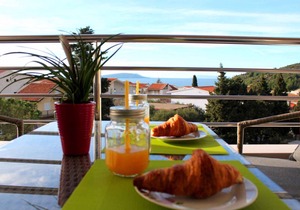 Holiday apartment 100 m to the beach and with air conditioning