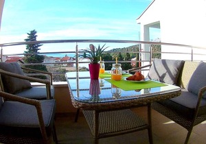 Holiday apartment 100 m to the beach and with air conditioning