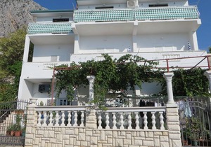 Holiday apartment Drasnice for 1 - 6 persons with 3 bedrooms - Holiday apartment in one or multi-fam