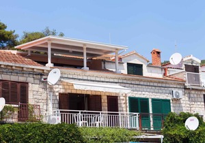 Holiday apartment with sea view and balcony only 50 m from the beach