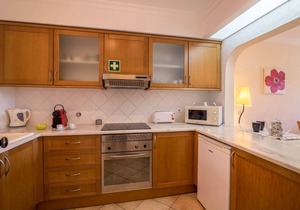 Holiday Apartment in Albufeira resort with Self Check-in, Wi-Fi, Terrace & Shared Pools