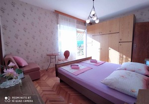 Holiday apartment with sea view 60 m from the beach