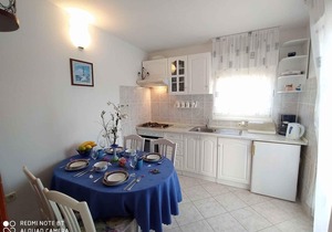 Holiday apartment with sea view 60 m from the beach