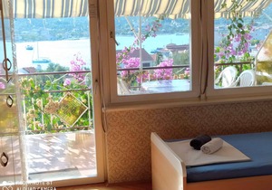 Holiday apartment with sea view 60 m from the beach