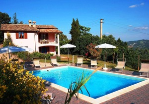 Holiday apartment with terrace and pool