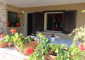 Holiday apartment with terrace and sea view