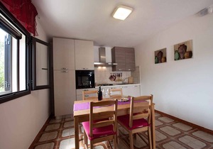 Holiday apartment with terrace near the sea