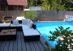 Holiday apartment with pool and air conditioning