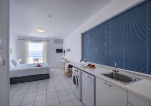 Holiday beach Studio, Unique sea view balcony, near Nafplio, Mycenae, Epidaurus