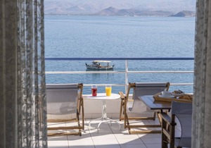 Holiday beach Studio, Unique sea view balcony, near Nafplio, Mycenae, Epidaurus