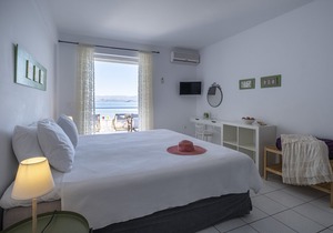 Holiday beach Studio, Unique sea view balcony, near Nafplio, Mycenae, Epidaurus