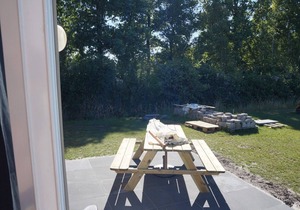 Holiday chalet near the canals of Giethoorn (Dutch Venice) and National Park Weerribben - Wieden, beautiful nature and many animals such as the otter, kingfisher, roe deer, fox, buzzard, hawk and many others. Particularly loved by walkers, cyclists, bi...
