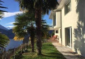 Holiday flat with spectacular mountain and lake views