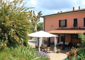 Holiday home in Canossa with Swimming Pool, Garden, Barbecue