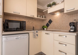 Holiday Home "Capitana Rooms" with Air Conditioning, Wi-Fi & Terrace