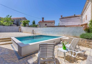 Holiday home with pool