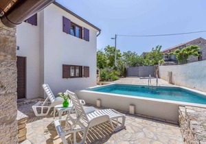 Holiday home with pool