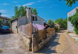 Holiday home with outdoor swimming pool