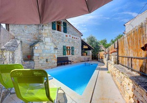 Holiday home with outdoor swimming pool