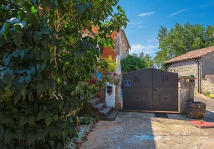 Holiday home with outdoor swimming pool