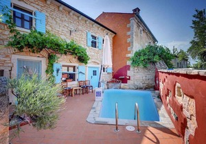 Holiday home with outdoor swimming pool