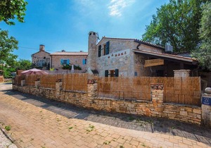 Holiday home with outdoor swimming pool
