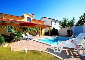 Holiday house Buje for 1 - 9 persons with 4 bedrooms - Holiday home
