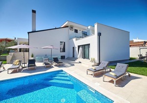 Holiday house Buje for 8 - 10 persons with 4 bedrooms - Holiday house