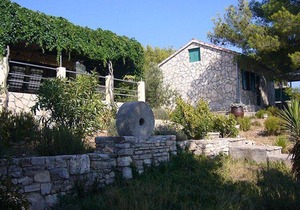 Holiday house Maslinica for 1 - 4 persons with 2 bedrooms - Holiday home