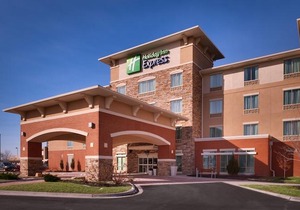 Holiday Inn Express & Suites Overland Park