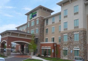 Holiday Inn Express & Suites Overland Park, an Ihg Hotel