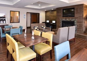 Holiday Inn Express Hotel & Suites Omaha West