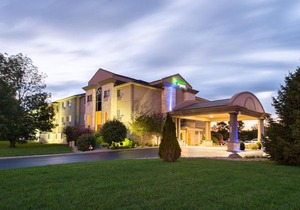 Holiday Inn Express Hotel & Suites Bucyrus