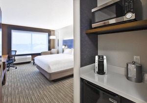 Holiday Inn Express & Suites Okemos - University Area, an IHG Hotel