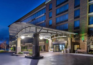 Holiday Inn Hotel & Suites Warren