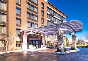 Holiday Inn Hotel & Suites Warren