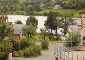 HOLIDAY VILLAGE OF LAKE MENET/FACING LAKE 14 HECTARES