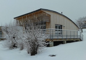HOLIDAY VILLAGE OF LAKE MENET / FACING LAKE 14 HECTARES