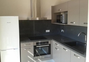 HOLIDAY VILLAGE OF LAKE MENET / FACING LAKE 14 HECTARES