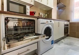 Holidays2Malaga Salitre Apartment close Train Station and Old Town Malaga
