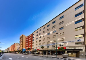 Holidays2Malaga Salitre Apartment close Train Station and Old Town Malaga