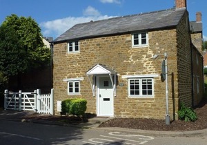 Hollytree Cottage, HOOK NORTON
