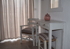 Homely Comfy Cozy Studios in Elounda Crete, Velvet Room, first floor